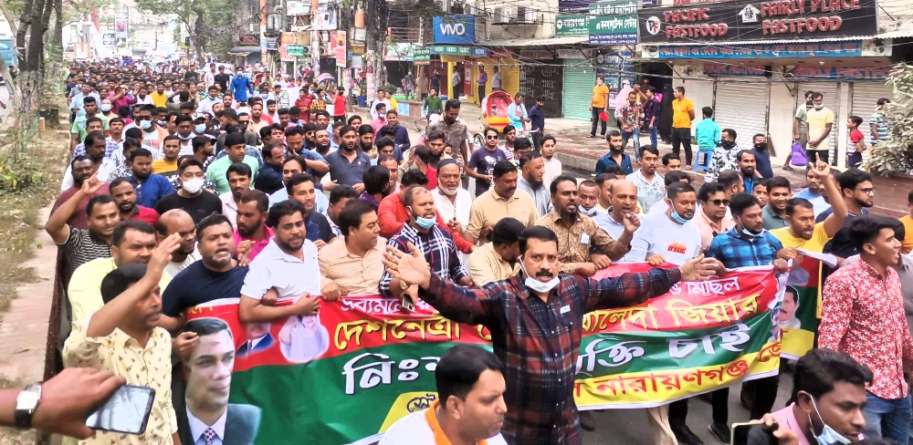 দ্রব্যমূল্য বৃদ্ধির প্রতিবাদে জেলা যুবদলের বিক্ষোভ মিছিল
