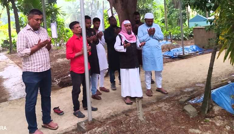 প্রয়াত ফটোসাংবাদিক মেহেদী হাসান নয়নের কবর জিয়ারত করলেন ইমান আলী মেম্বার