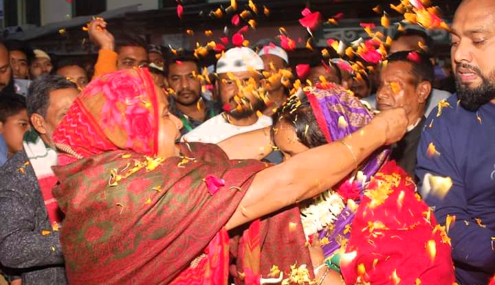 আইভীর প্রচারণা শুরু “তৈমুর বিভ্রান্তি ছড়াচ্ছে”