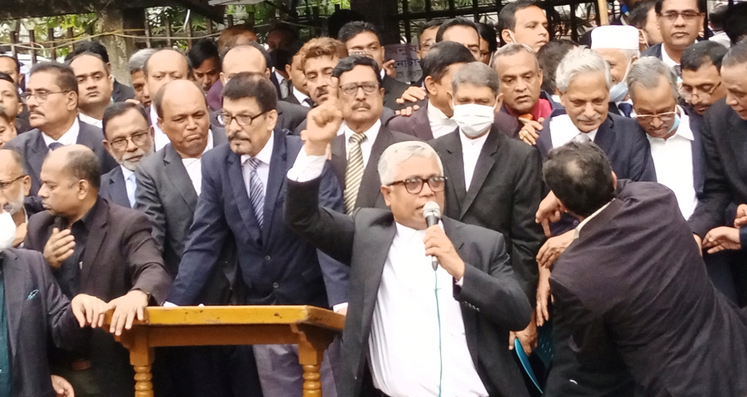 খালেদা জিয়ার বিদেশ যেতে আইনগত বাঁধা নেই: সাখাওয়াত