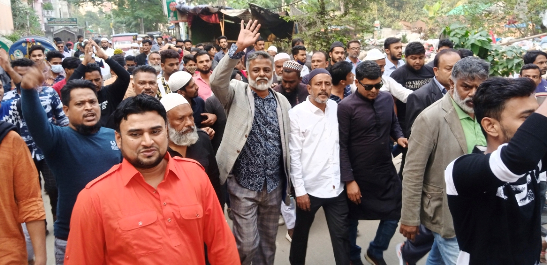 বহিরাগতদের নিয়ে খোরশেদের নির্বাচনী শোডাউন