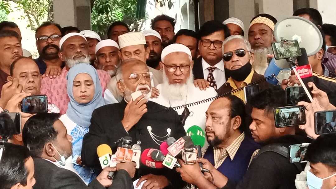 মনোনয়নপত্র কিনলেন তৈমুর “ইভিএম হচ্ছে চোরের বাক্স”