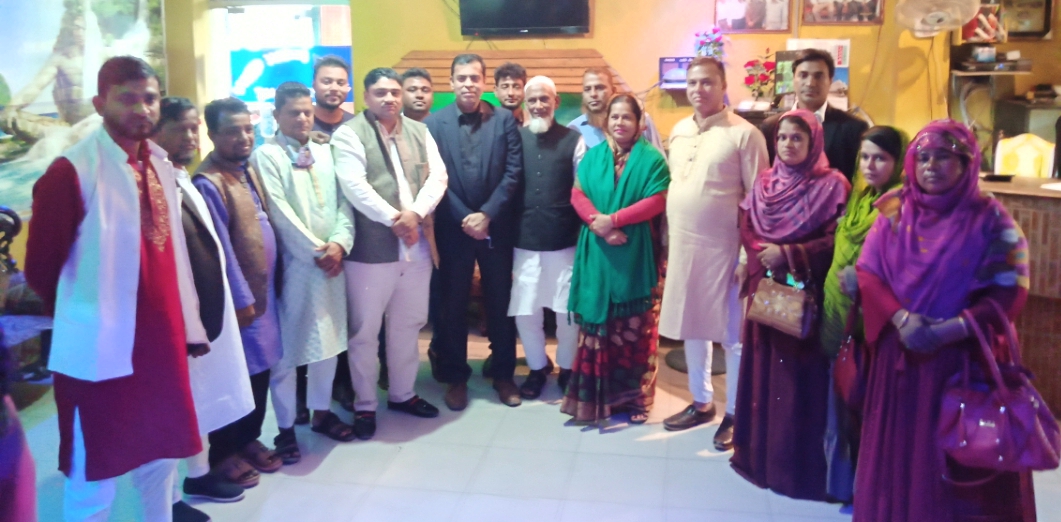 এডভোকেট হাসান ফেরদৌস জুয়েলের সঙ্গে জামপুরের চেয়ারম্যান হুমায়ুন কবিরের সৌজন্য সাক্ষাৎ