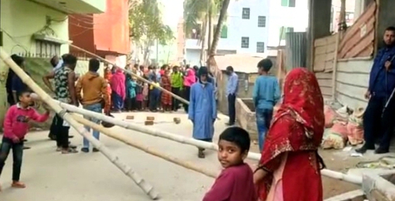 শহরের মিশনপাড়ায় নির্মাণাধীন ভবন থেকে শাবল পড়ে এক নারী নিহত