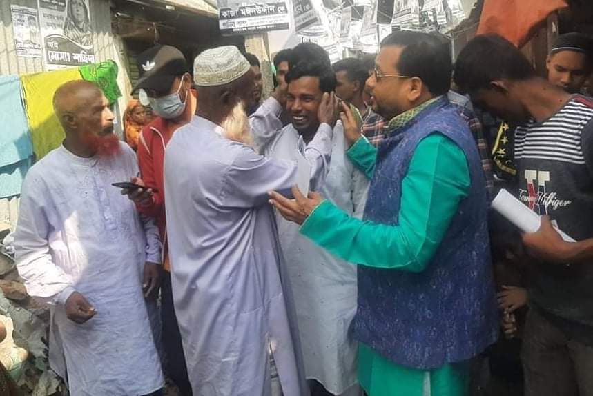 ফতুল্লা ইউপির ৪ নং ওয়ার্ডে টিউবওয়েল প্রতীক নিয়ে প্রচারণায় ব্যস্ত জুয়েল