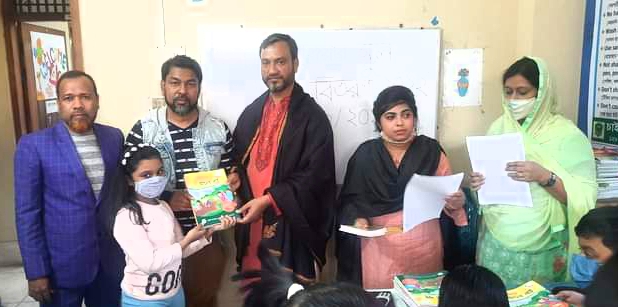 বছরের প্রথম দিনে চাইল্ড কেয়ার স্কুলে বই বিতরণ