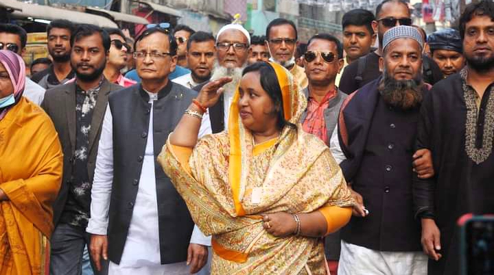 তিনি কারো শেখানো কথা বলছেন: আইভী