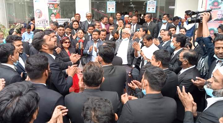 বিএনপির আইনজীবীদের ঐক্যবদ্ধ প্রচারনায় জমজমাট আদালতপাড়া