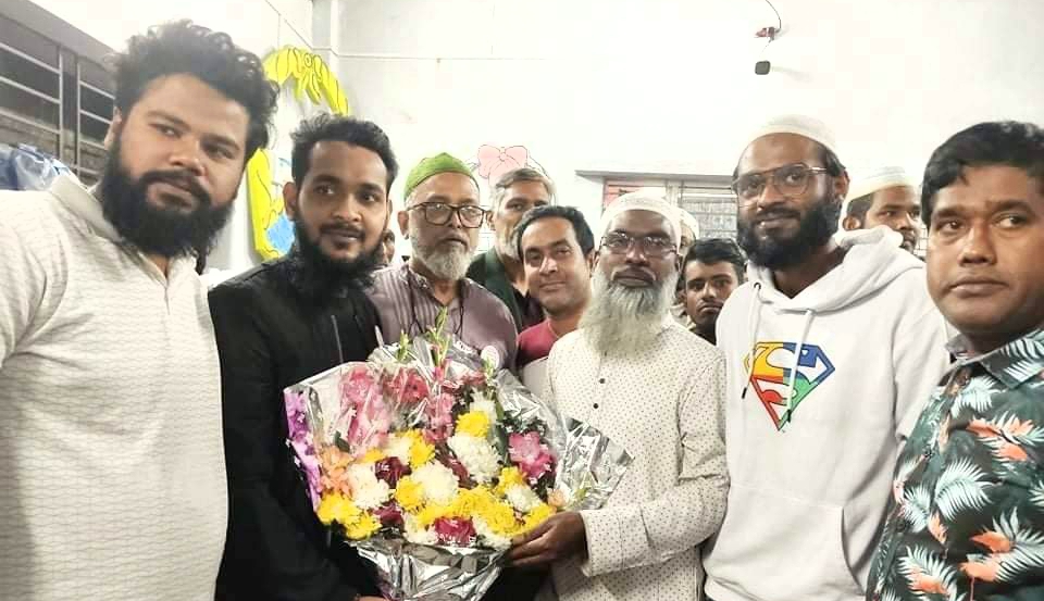 নবনির্বাচিত কাউন্সিলর ছক্কুকে নগর খানপুর যুব সমাজের শুভেচ্ছা