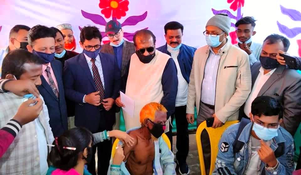 কাউন্সিলর মুন্নার উদ্যোগে ভ্রাম্যমান টিকা কার্যক্রমের উদ্বোধন