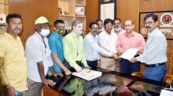 প্রধানমন্ত্রী বরাবর না:গঞ্জ হিন্দু বৌদ্ধ খ্রিস্টান ঐক্য পরিষদের স্মারকলিপি প্রদান