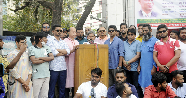 না:গঞ্জে স্বেচ্ছাসেবক দলের বিক্ষোভ সমাবেশ