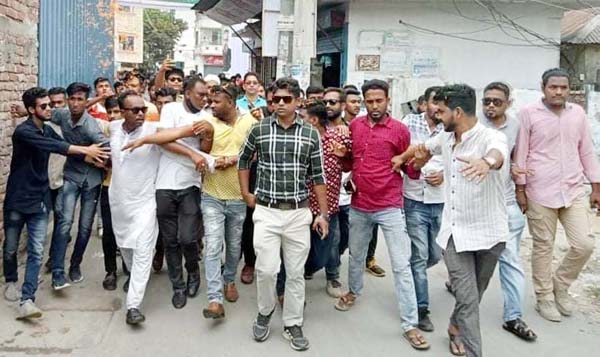 আওয়ামীলীগের মন্ত্রীর অনুষ্ঠানে মিছিল নিয়ে বিএনপি নেতা!