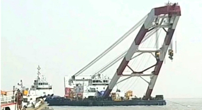 ১৬ ঘন্টা পরে ডুবে যাওয়া লঞ্চ উদ্ধার