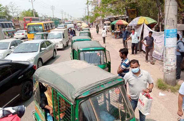 উচ্ছেদের পরেও বহাল সিএনজি ষ্ট্যান্ড, প্রশ্নবিদ্ধ প্রশাসন