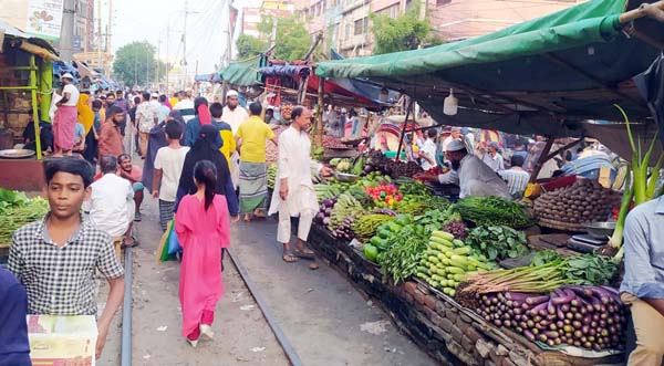 না:গঞ্জের বাজারে বেড়েছে লেবু শশা আর বেগুনের দাম