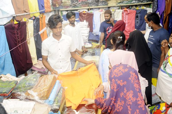 নারায়ণগঞ্জে জমজমাট ঈদ কেনাকাটা