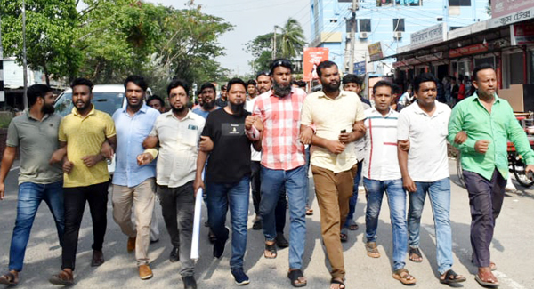 সহিদুল ও আরমানের নেতৃত্বে সিদ্ধিরগঞ্জ থানা যুবদলের শোডাউন