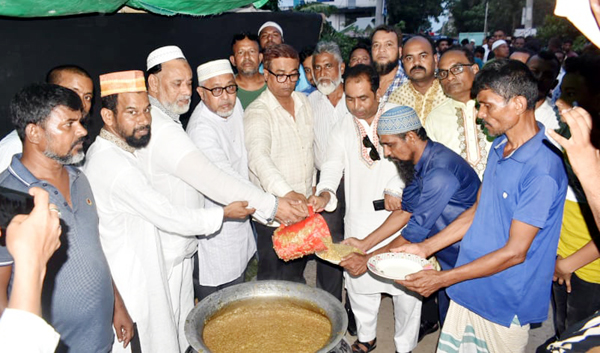 মহানগর যুবদলের উদ্যোগে দোয়া ও খাবার বিতরণ