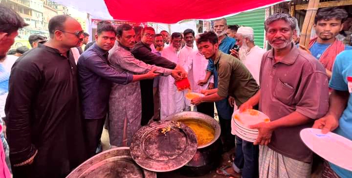 হোসিয়ারি শ্রমিক দলের উদ্যোগে দোয়া ও নেওয়াজ বিতরণ
