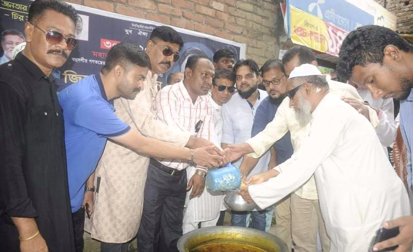 জোসেফের উদ্যোগে দোয়া ও খাবার বিতরণ