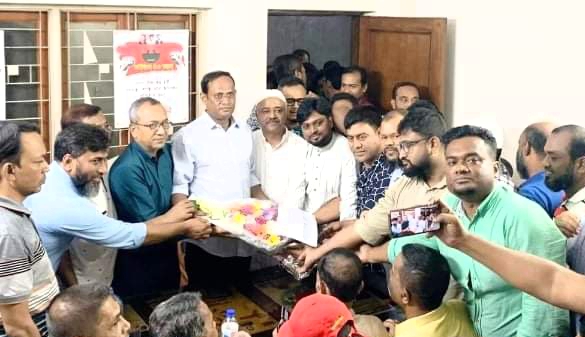 টুকু-মুন্নাকে ফুল দিয়ে শুভেচ্ছা জানালো না:গঞ্জ জেলা যুবদল