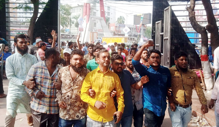 আনোয়ার প্রধানের নেতৃত্বে মৎস্যজীবী দলের শোডাউন