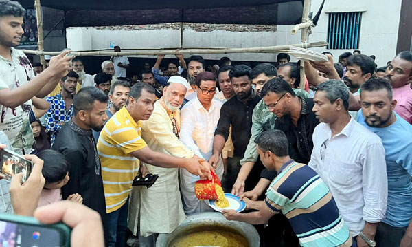 মহানগর যুবদলের উদ্যোগে দোয়া ও রান্না করা খাবার বিতরণ