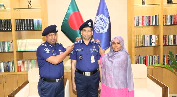 এডিশনাল ডিআইজি’র র‌্যাংক ব্যাজ পরলেন না:গঞ্জের এসপি জায়েদুল