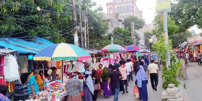 বঙ্গবন্ধু সড়কে উচ্ছেদ হয়, সিরাজউদ্দৌলা সড়কে হয় না