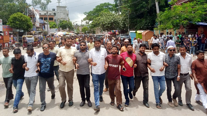 তারেক রহমানকে কটুক্তির প্রতিবাদে সিদ্ধিরগঞ্জ থানা যুবদলের বিক্ষোভ