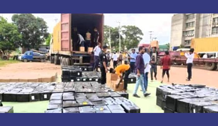 সোনারগাঁয়ে কন্টেইনার ভর্তি বিদেশী মদ আটক