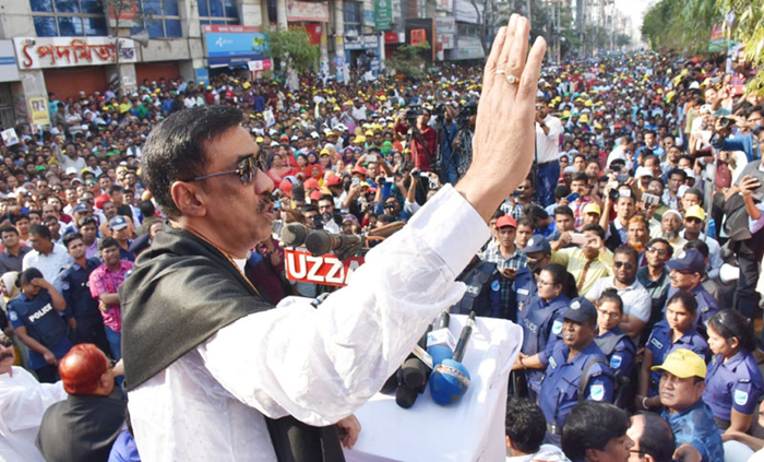 নির্বাচনের মাঠ গুছাচ্ছেন শামীম ওসমান