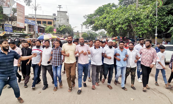 সহিদুল ও আরমানের নেতৃত্বে সিদ্ধিরগঞ্জ থানা যুবদলের বিক্ষোভ