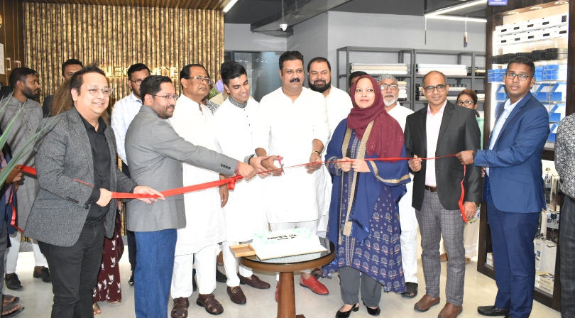 নারায়ণগঞ্জে ফিট এলিগেন্সের শোরুম উদ্বোধন