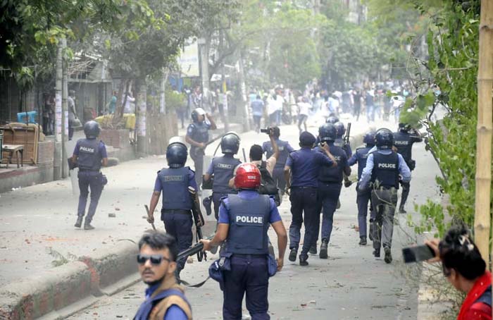 বিএনপি-পুলিশ সংঘর্ষে রণক্ষেত্র না:গঞ্জ, নিহত ১