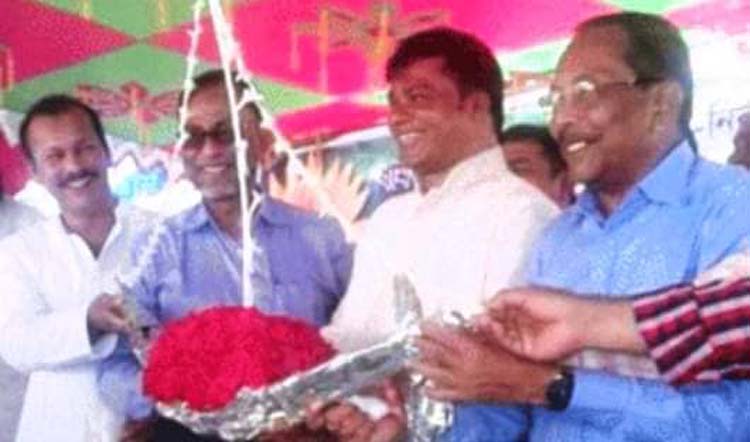 নৌকার প্রতি ভালোবাসার পুরস্কার পেলেন মুকুল!