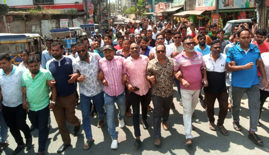 মুন্সিগঞ্জে হামলার প্রতিবাদে মন্তু-সজলের নেতৃত্বে যুবদলের বিক্ষোভ 