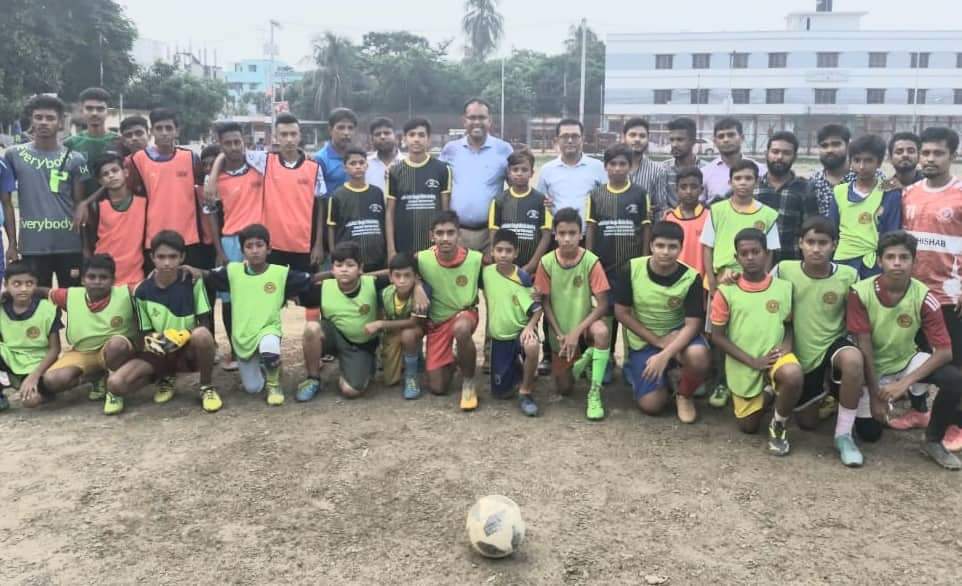 ব্রাদার্স ইউনিয়ন ফুটবল কোচিং সেন্টার ও সিরাজুদ্দৌলা ক্লাবের মধ্যেকার প্রীতি ফুটবল ম্যাচ অনুষ্ঠিত