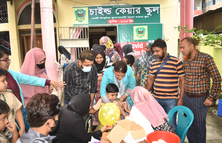 চাইল্ড কেয়ার স্কুলে ৫ থেকে ১১ বছর বয়সী শিশুদের করোনা টিকা দেওয়া শুরু