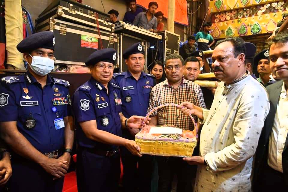 নারায়নগঞ্জের পূজামণ্ডপ পরিদর্শনে আইজিপি
