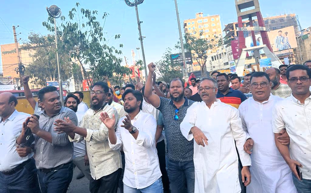 জেলা বিএনপিকে বৃদ্ধাঙ্গুলি দেখালো যুবদল