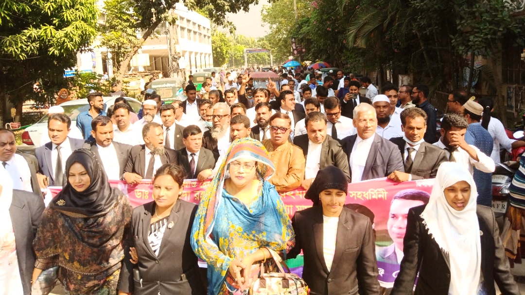 তারেক রহমান ও জোবাইদা রহমানের বিরুদ্ধে গ্রেফতারি পরোয়ানার প্রতিবাদে আইনজীবী ফোরামের বিক্ষোভ