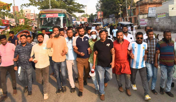 নয়ন হত্যার প্রতিবাদে সিদ্ধিরগঞ্জ থানা যুবদলের বিক্ষোভ