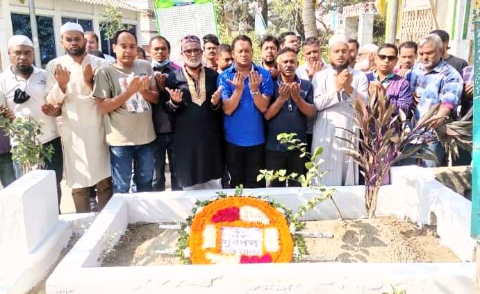 মমিনুল্লাহ ডেভিডের ১৮তম মৃত্যুবার্ষিকীতে কবর জিয়ারত করলো মহানগর যুবদল