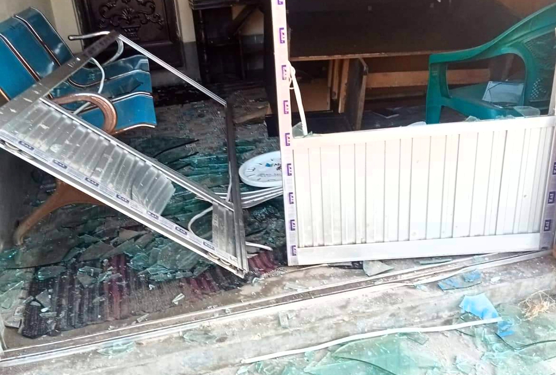 সৈয়দপুরে চাঁদার দাবিতে ব্যবসা প্রতিষ্ঠানে হামলা ভাংচুর ও লুটপাট