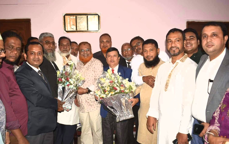 জেলা বিএনপির আহবায়ক গিয়াসউদ্দিনের সাথে আইনজীবী ফোরামের সৌজন্য সাক্ষাৎ