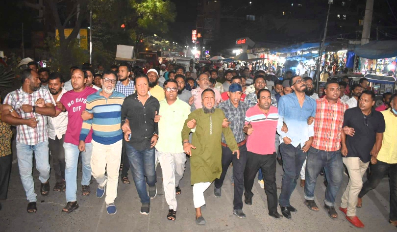 তারেক-জোবাইদার বিরুদ্ধে গ্রেপ্তারি পরোয়ানার প্রতিবাদে মহানগর বিএনপির তাৎক্ষণিক বিক্ষোভ