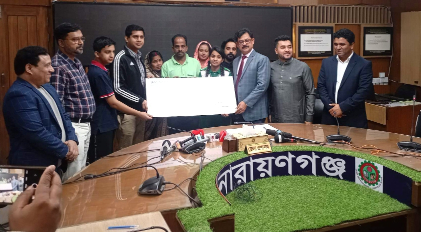 মর্গান স্কুলের শিক্ষার্থী সূচনাকে শিক্ষাবৃত্তি প্রদান