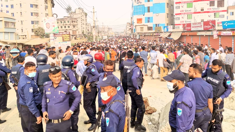 পুলিশি বাঁধা উপেক্ষা করে নারায়ণগঞ্জ জেলা বিএনপির বিক্ষোভ সমাবেশ